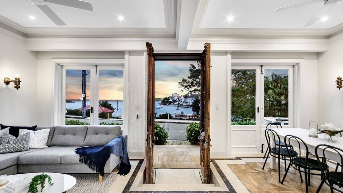 Manly Apartment | Tuscan Villa Little Manly, Beach front Apartment