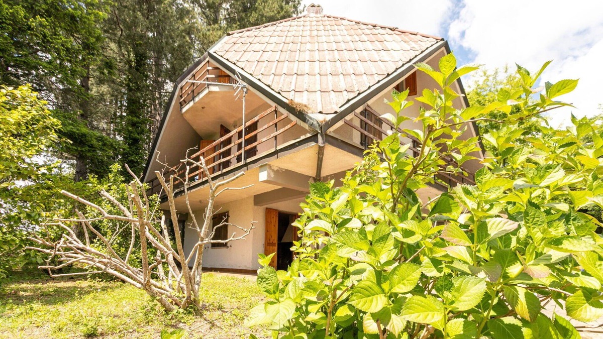 Avaglio Villa | Tuscany Chalet, 4 Br House With Parking By Halldis