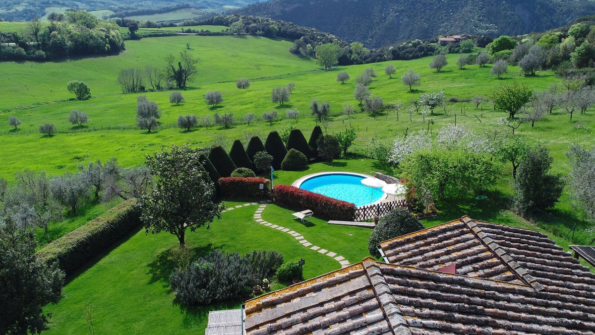 Montecastelli Villa | Tuscany Villa with private pool and jacuzzi for Honeymoon and summer holiday