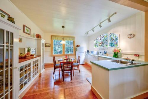 Volcano House | Tutu's Place by Volcano Heritage Cottages