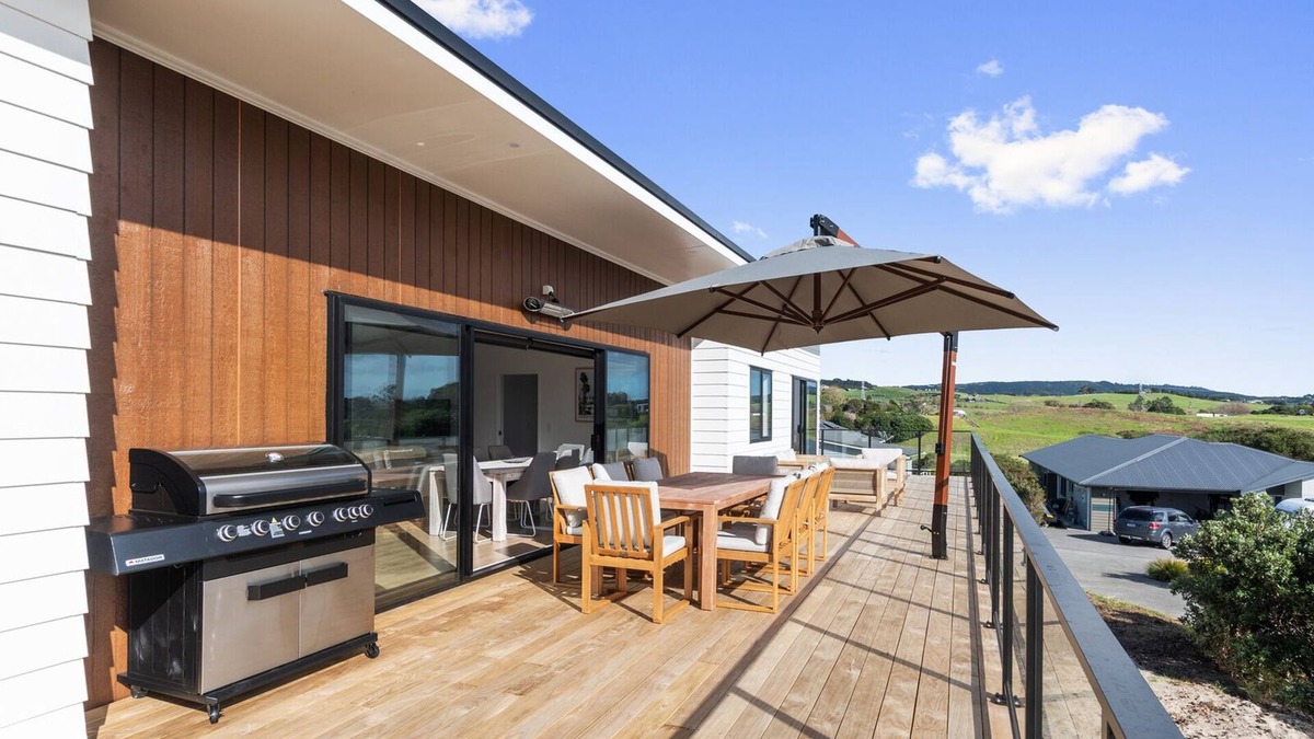 Ruakaka House | Tuturu Bliss - Ruakākā Holiday Home