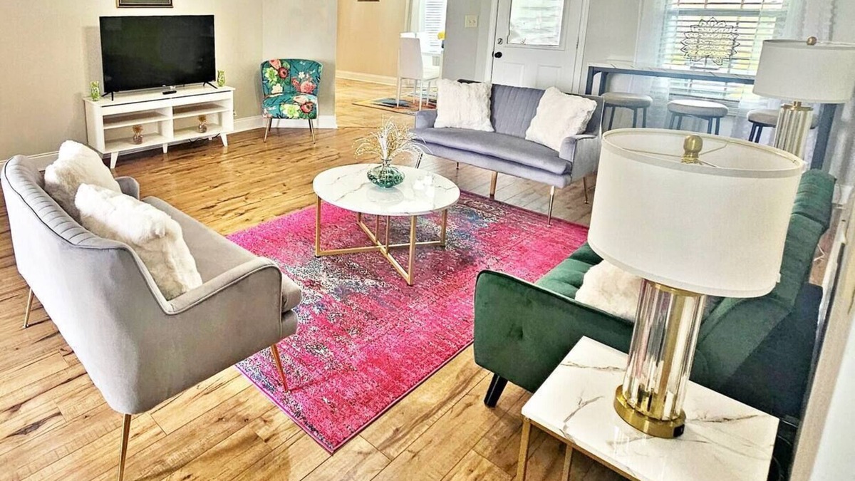 Houston County House | Tv in all Rooms| King Suite|Workspace| Near RAFB