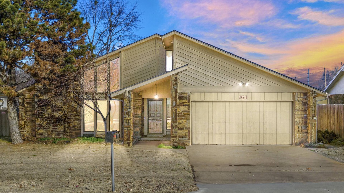 Jenks House | Tv's in Every Bedroom-Spacious-1 Mile to Aquarium & Downtown