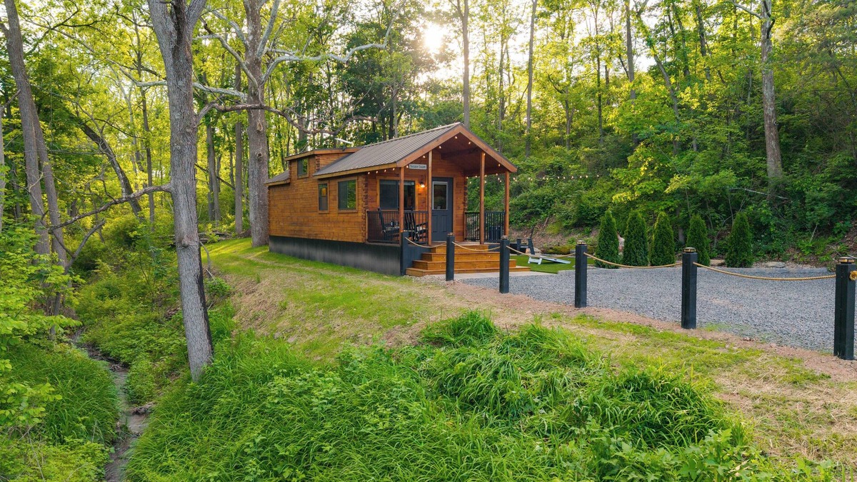 Herndon Cabin | Twilight Escape nTiny home in Herndon Pa