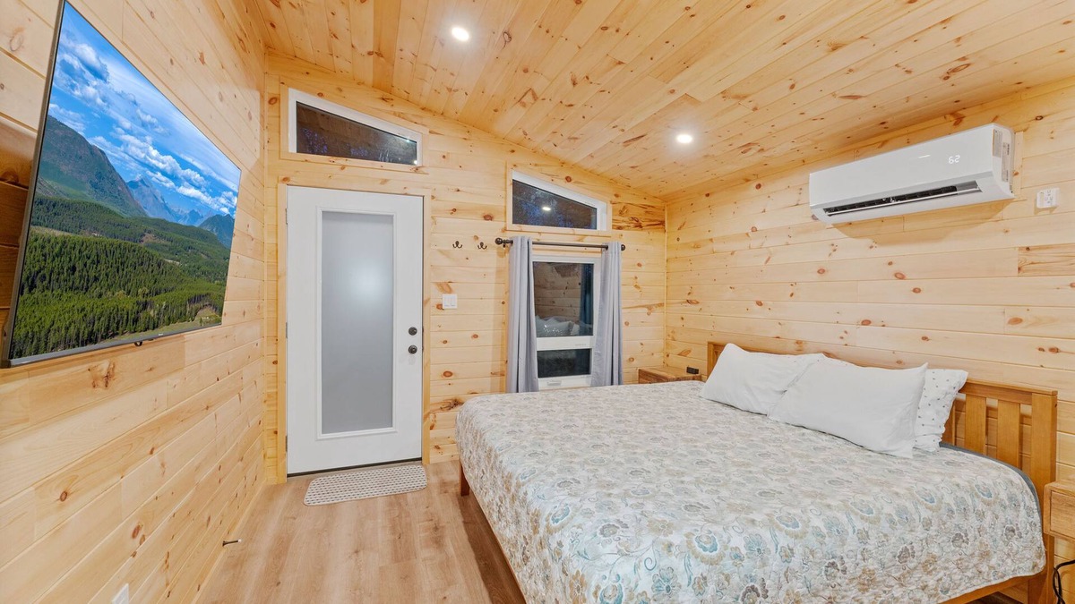 Columbia Falls Cabin | Twilight Micro Cabin at Spotted Bear Retreat