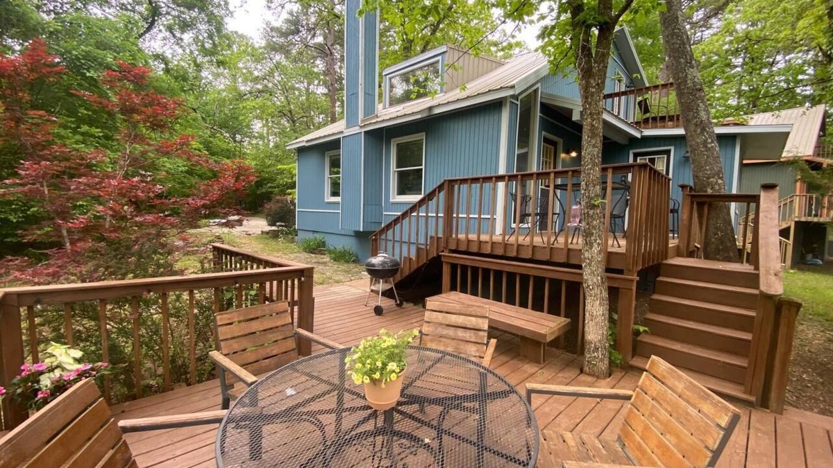 Eureka Springs Cabin | Twilight Trails- 3 bedroom cabin. 6 min away from downtown Eureka Springs!