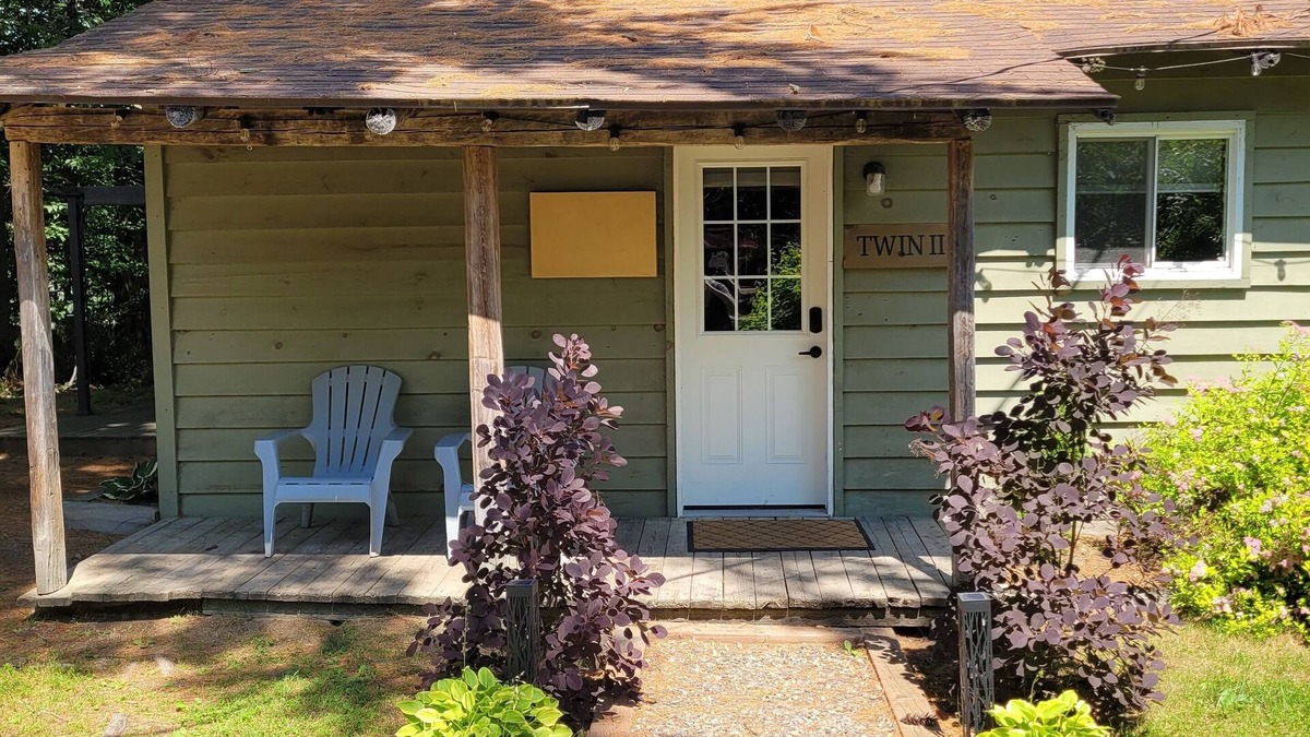 Petawawa Cabin | Twin 2 Cabin at Pine Ridge Park