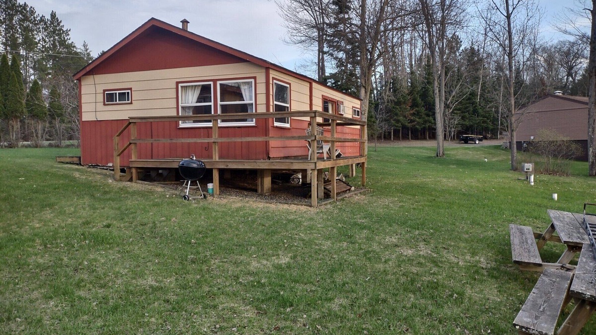 Tomahawk Cabin | Twin Bay Resort Cabin #4