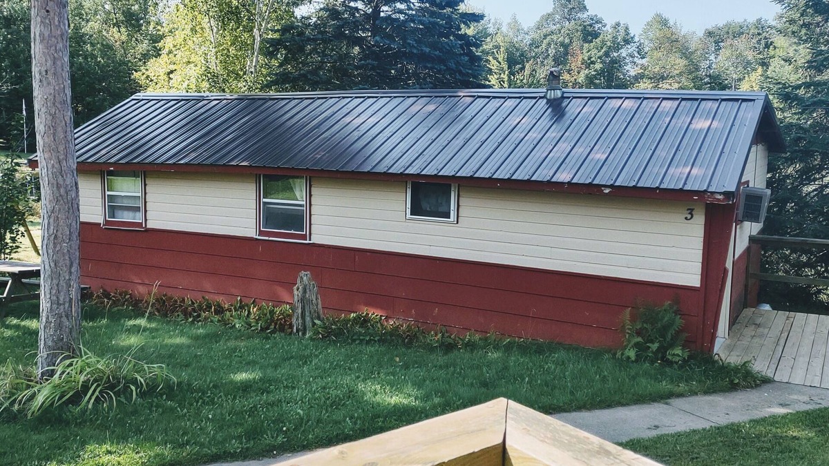Tomahawk Resort | Twin Bay Resort Lakeside Cabin #3