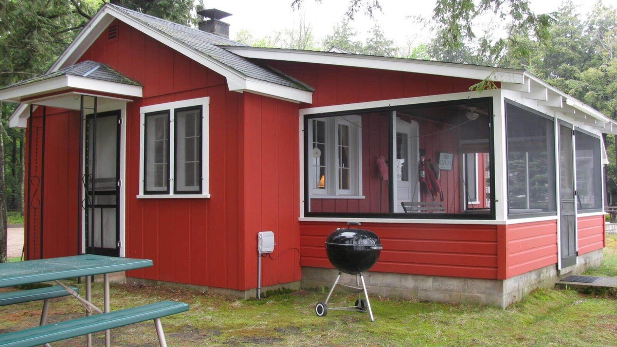 Honor Cabin | Twin Birch Resort - The Red Laker Cabin: Lakefront with Dock, Rowboat, and Kayak!