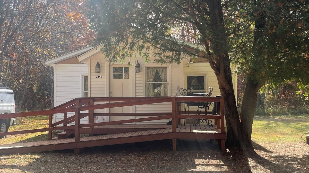 Baldwin House | Twin Cedar 2 bedroom house Just north of Baldwin near snowmobile and ATV trails