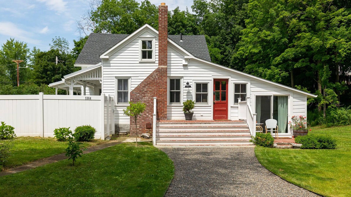 Clinton Corners House | Twin Cedar Pond: Modern Farmhouse w/Sprawling Deck and Oversized Indoor Hot Tub