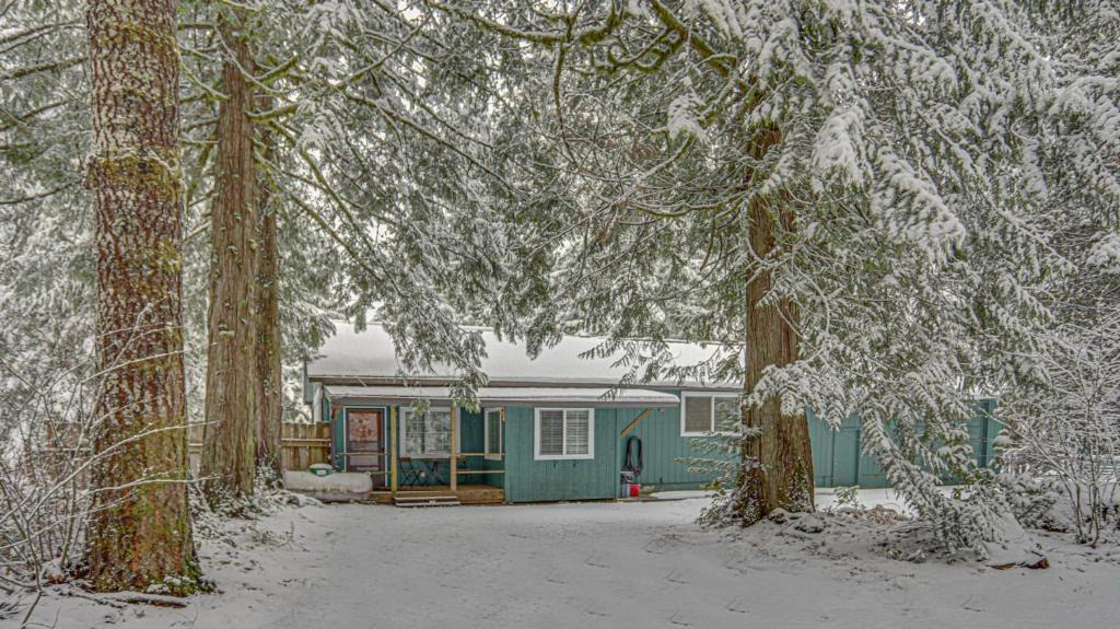 Zigzag House | Twin Cedars Getaway - Meredith Lodging