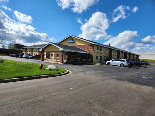 Mounds View Hotel | Twin Cities Inn, Mounds View