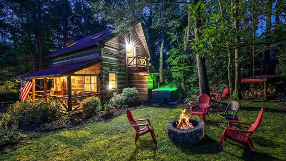 Maggie Valley Cabin | Twin Creeks Refuge, a log cabin, Pet friendly