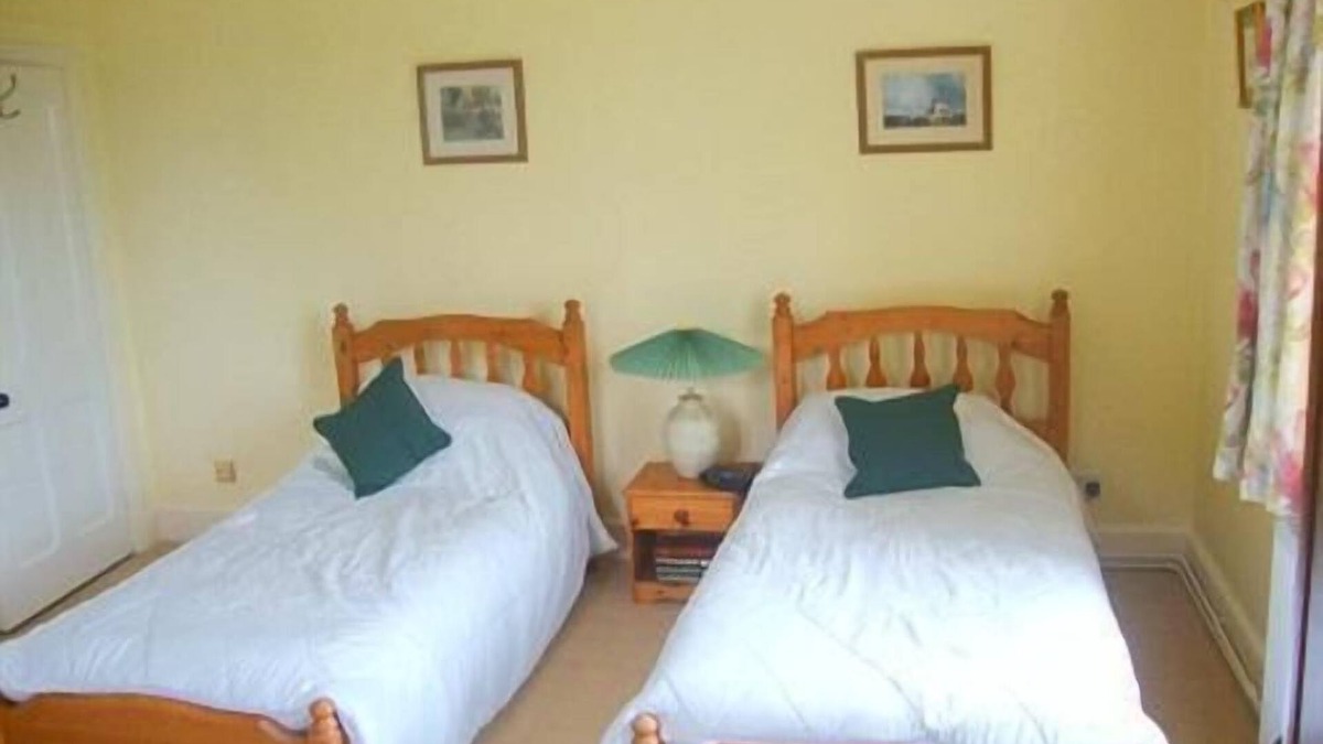 Burcombe Other | Twin Ensuite Yellow Room at Burcombe Manor