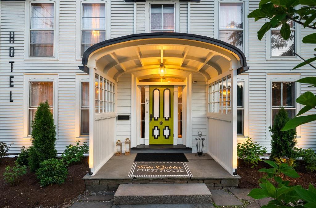 Woodstock Hotel | Twin Gables of Woodstock
