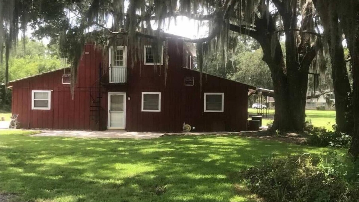 Donner House | Twin Oaks-Big Red