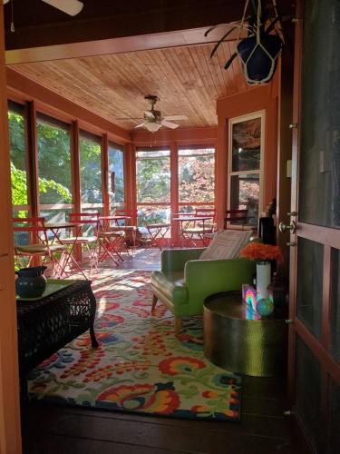 Saugatuck Bed & Breakfast | Twin Oaks Inn