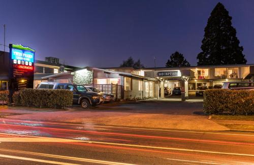 Taupo Hotel | Twin Peaks Lakeside Inn