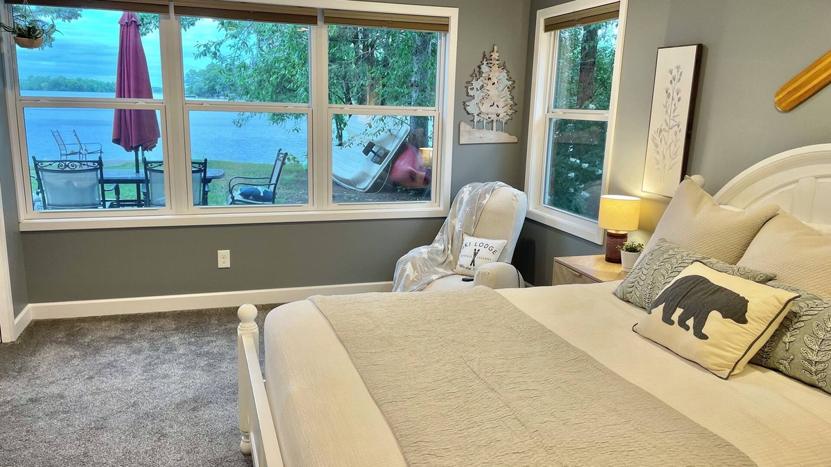 Zimmerman House | Twin Pines Retreat. Single level 1bd/1ba, lakefront