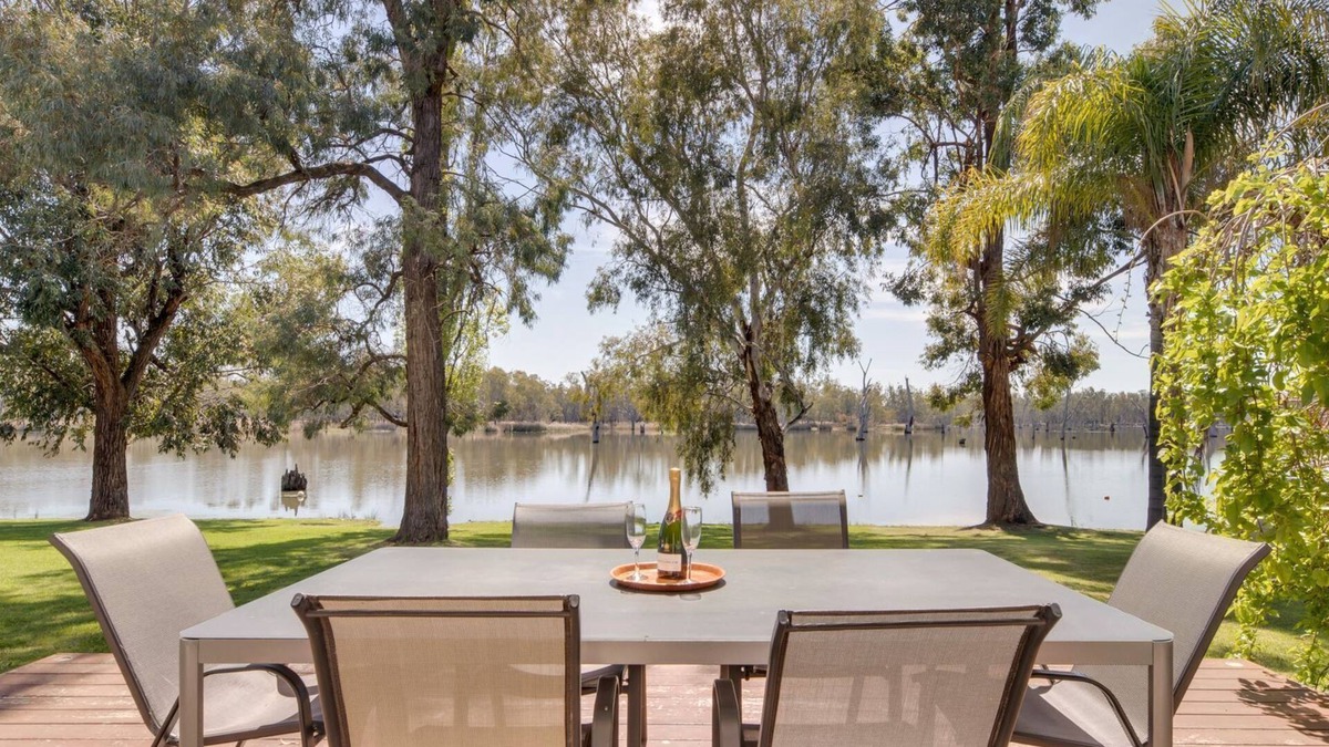 Bundalong House | Twin Rivers Whitehouse on the Murray