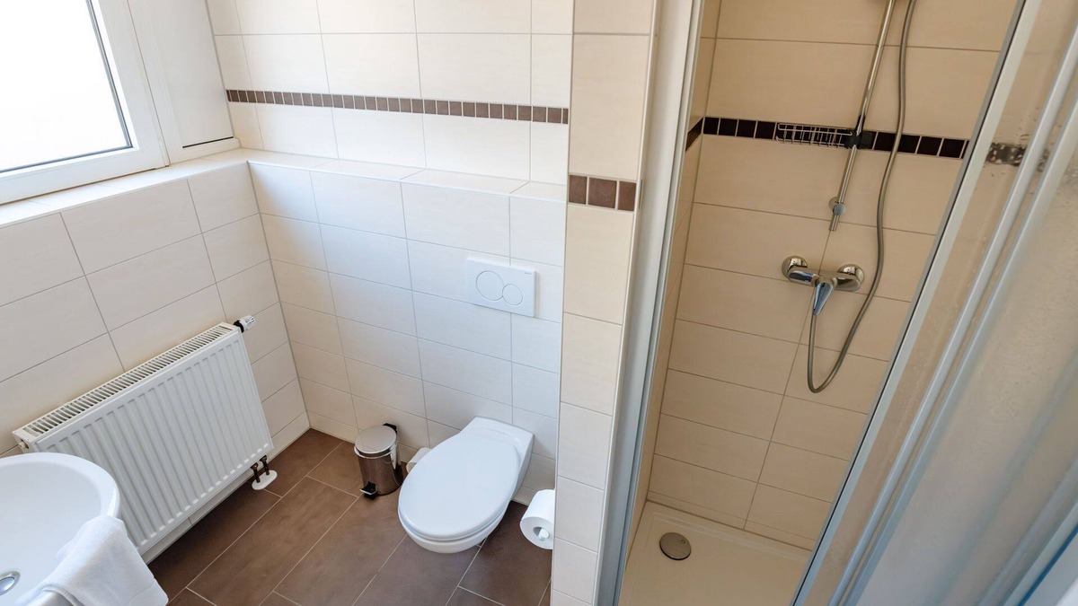 Heilbad Heiligenstadt Apartment | Twin room with private corridor bathroom/Iberg view - Sonnenschein Hotel &