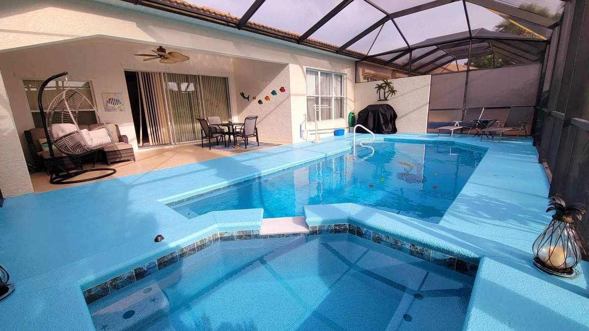 Fort Myers Villa | Twin Villa Pool home with spa in Colonial Country Club.