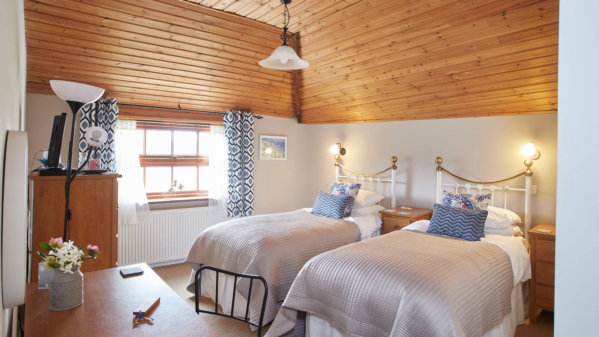 Hickling Bed & Breakfast | Twin Wet Room Disabled Access @ The Dairy Barns