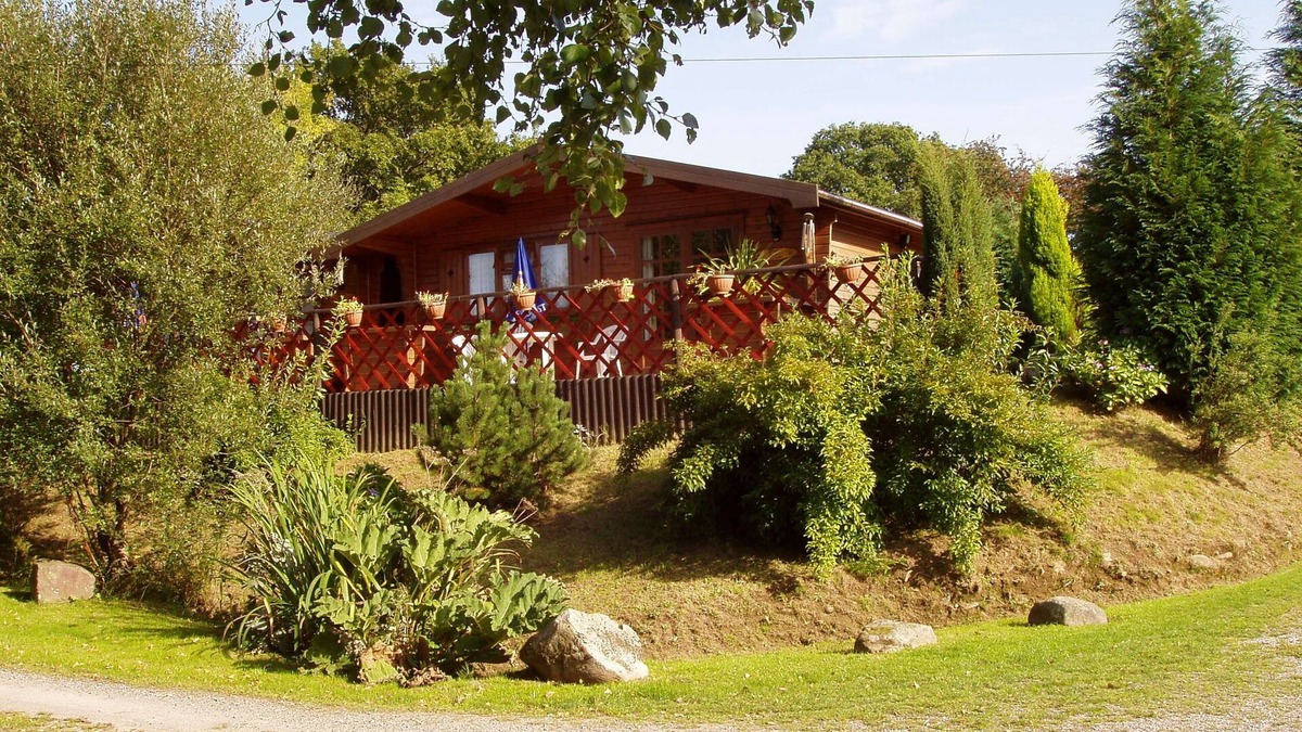 Pontyclun Cabin | TWINPINES, LLWYNAU FARM, LLANTRISANT - 12 MILES FROM CARDIFF. CF72 8LP. RCT.