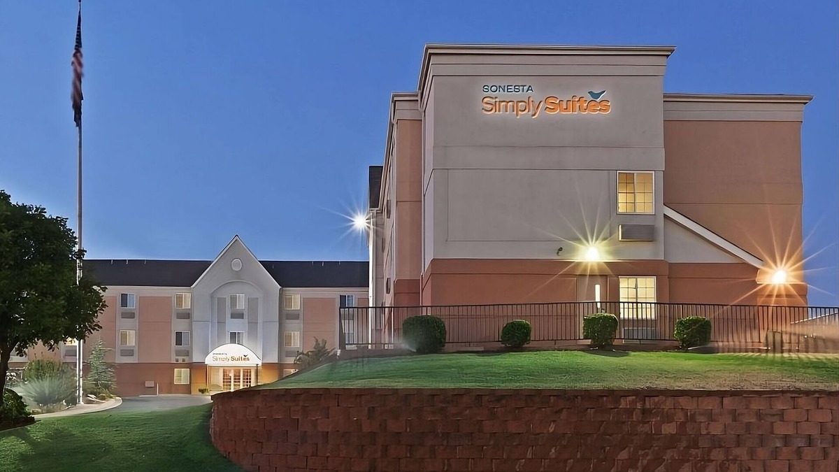 Central Oklahoma City Hotel | Two 1BR Suites Close to Oklahoma State Museum of History! Pet Friendly!