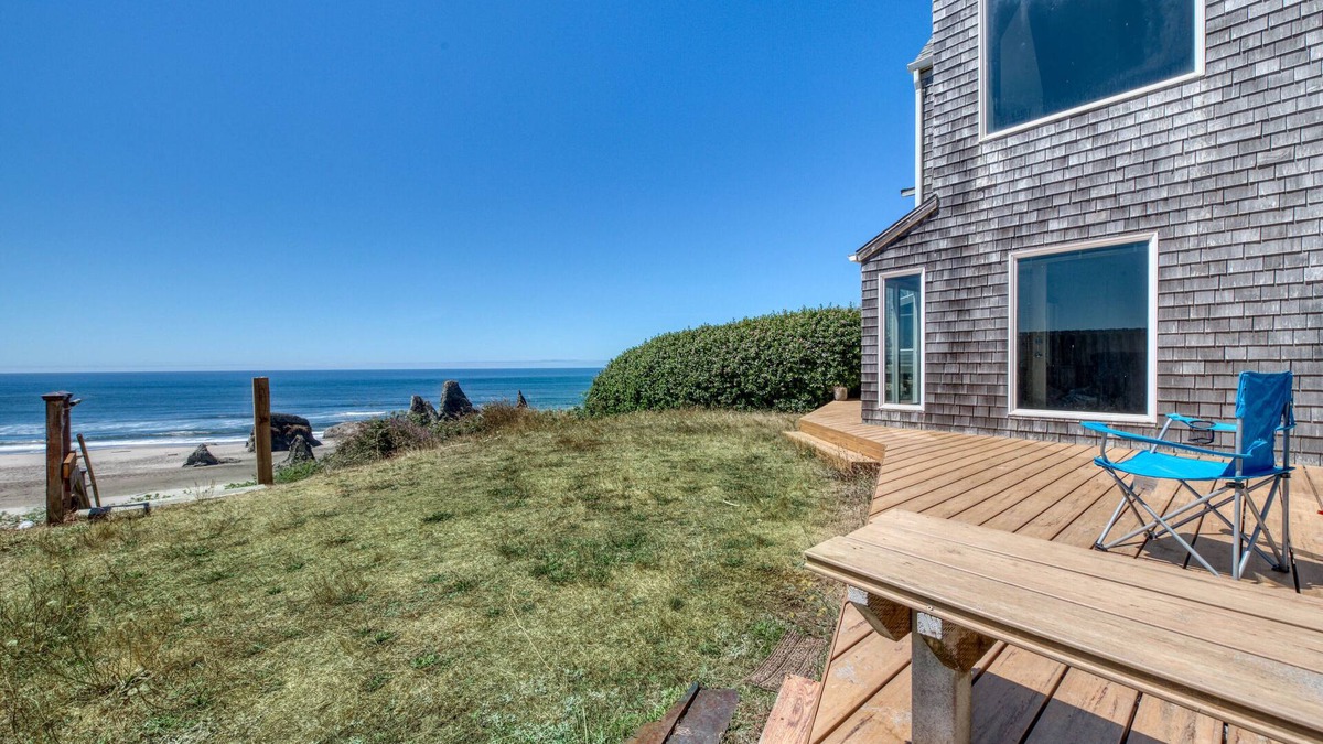 Bandon Condo | Two adjacent near beach condos w/gorgeous ocean views - dogs are OK