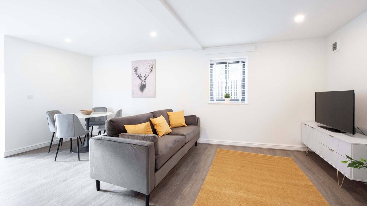 Herongate House | Two Bed House in Gated Development - Close to M25