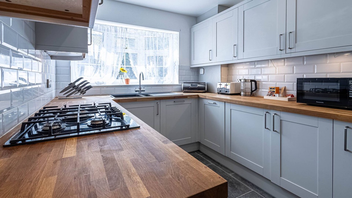 Livesey House | Two Bed Hse near London Bridge and London eye and London Museum