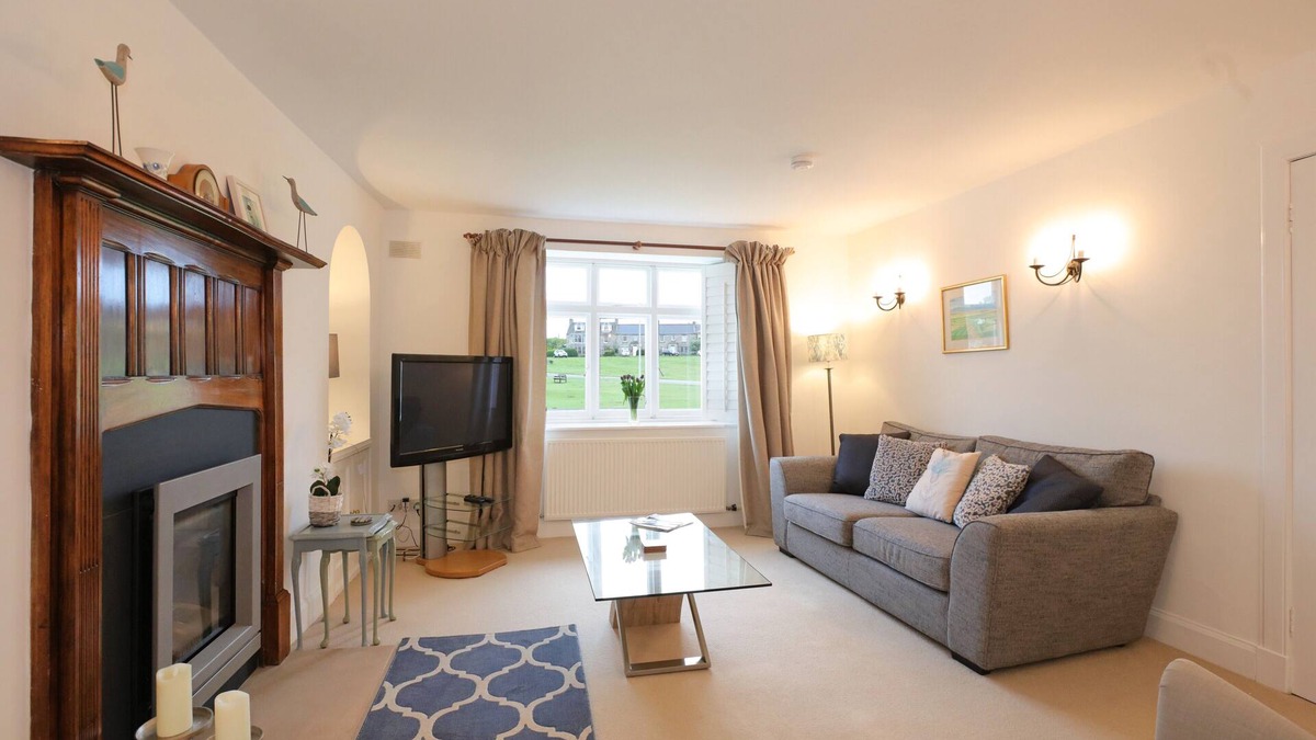 Gullane Cottage | Two bed period cottage in Gullane sleeping up to 4 guests.