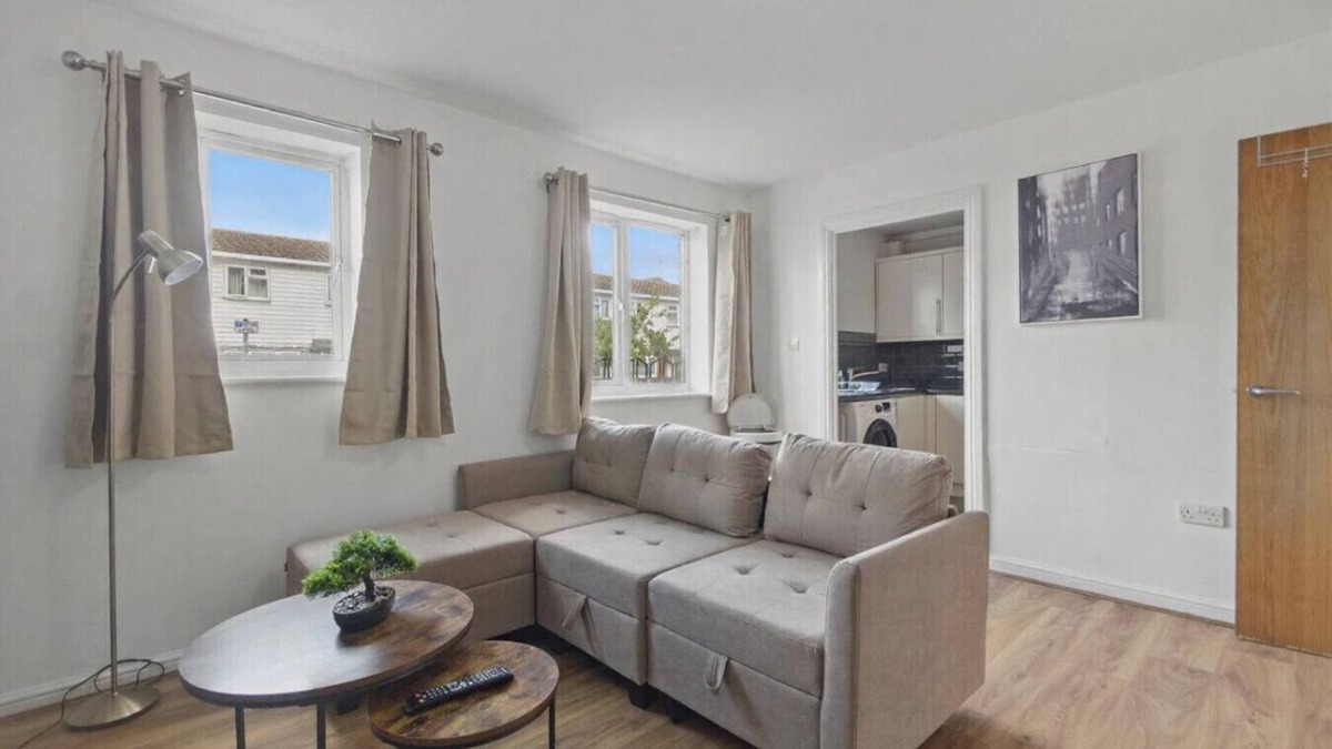 Custom House Apartment | Two Bed Serviced Apartment