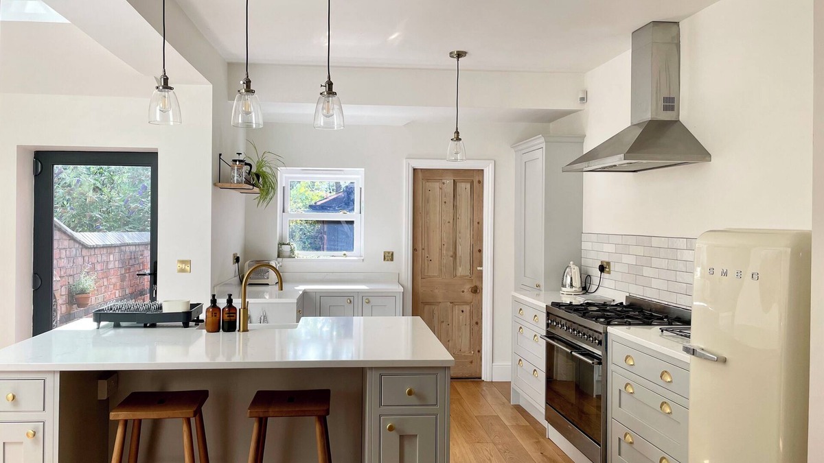 Birmingham House | Two Bed Victorian Townhouse Opposite QE/University