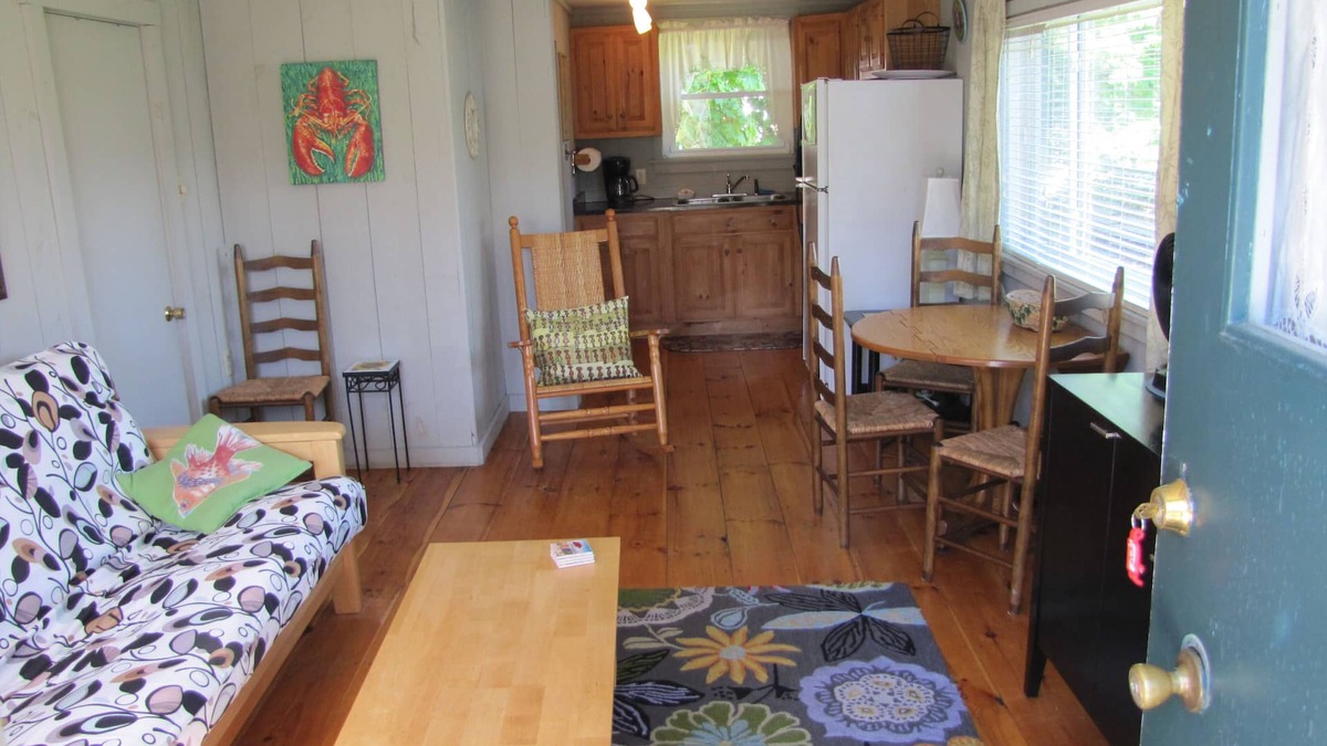 York Beach Cabin | Two Bedroom 1 Bath Sleeps 4 comfortably 6 if needed