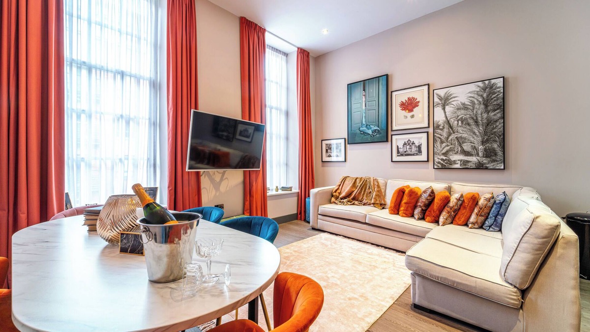Hope Street Apartment | Two Bedroom Apartment 106 (Sleeps 6)