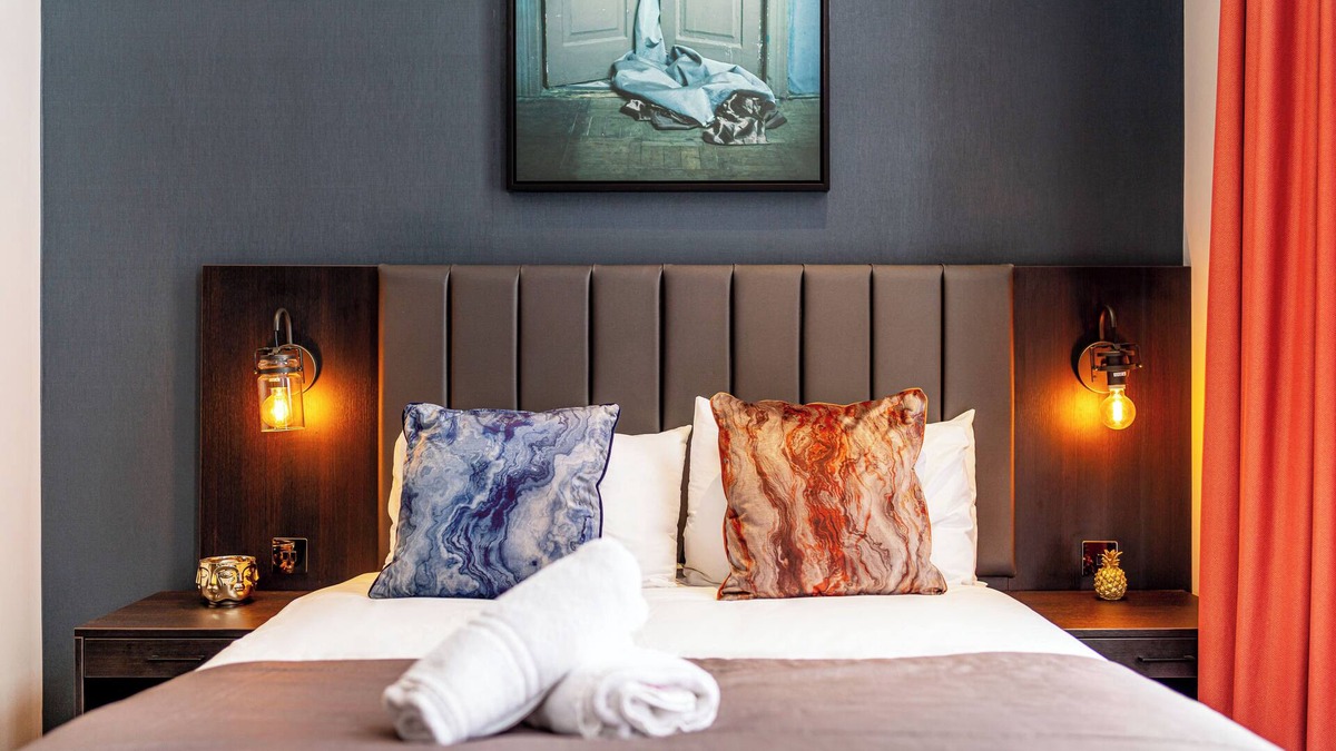 Hope Street Apartment | Two Bedroom Apartment 207 (Sleeps 7)