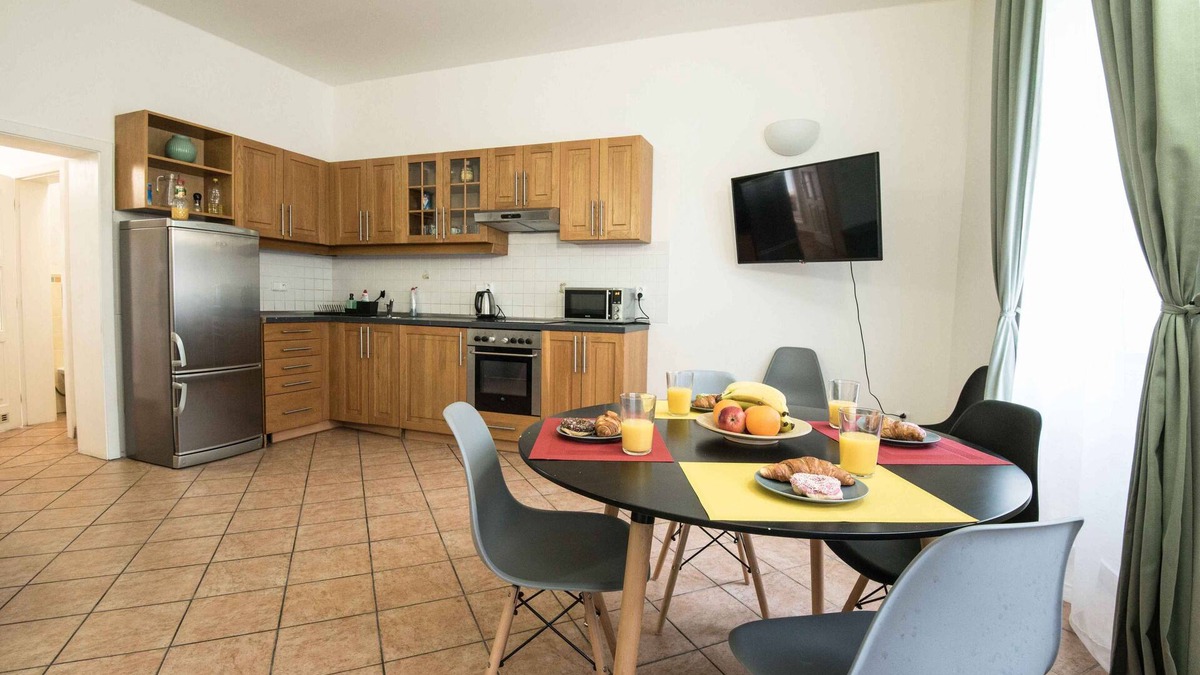 Prague 1 Apartment | Two bedroom apartment in the first floor with bathroom and kitchen