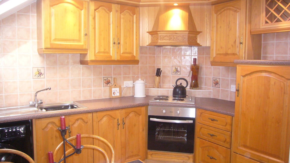 Callan Apartment | Two Bedroom Apartment in Heart of Historic Town - stone's throw to all amenities