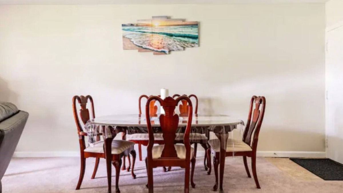 Walpole Apartment | Two-bedroom apartment with AC and WIFI in the delightful neighborhood of Norwood