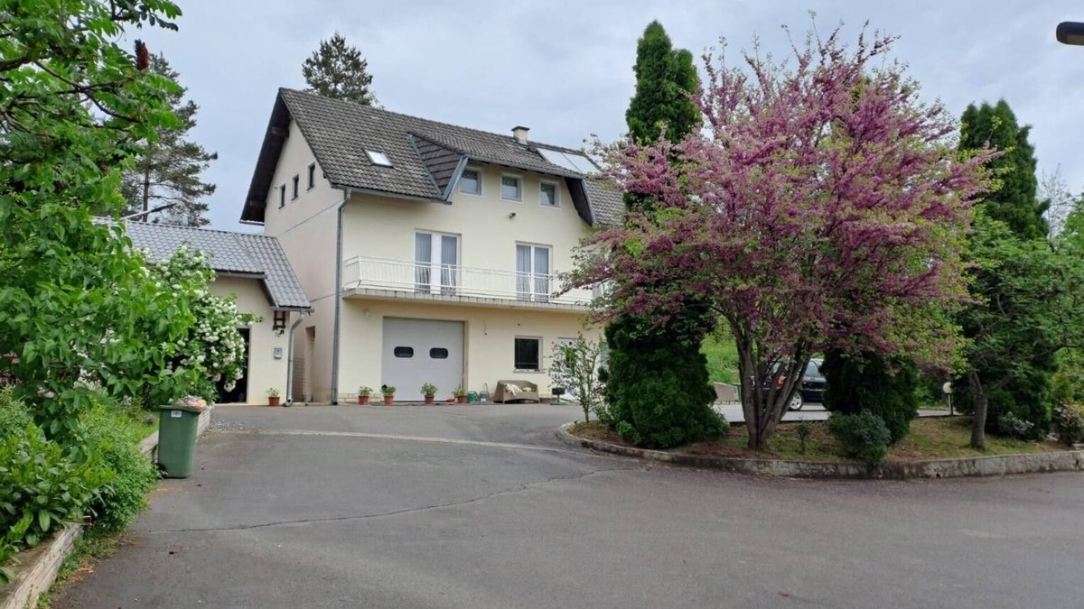 Slunj Apartment | Two bedroom apartment with balcony Donji Cerovac, Plitvice (A-24434-a)