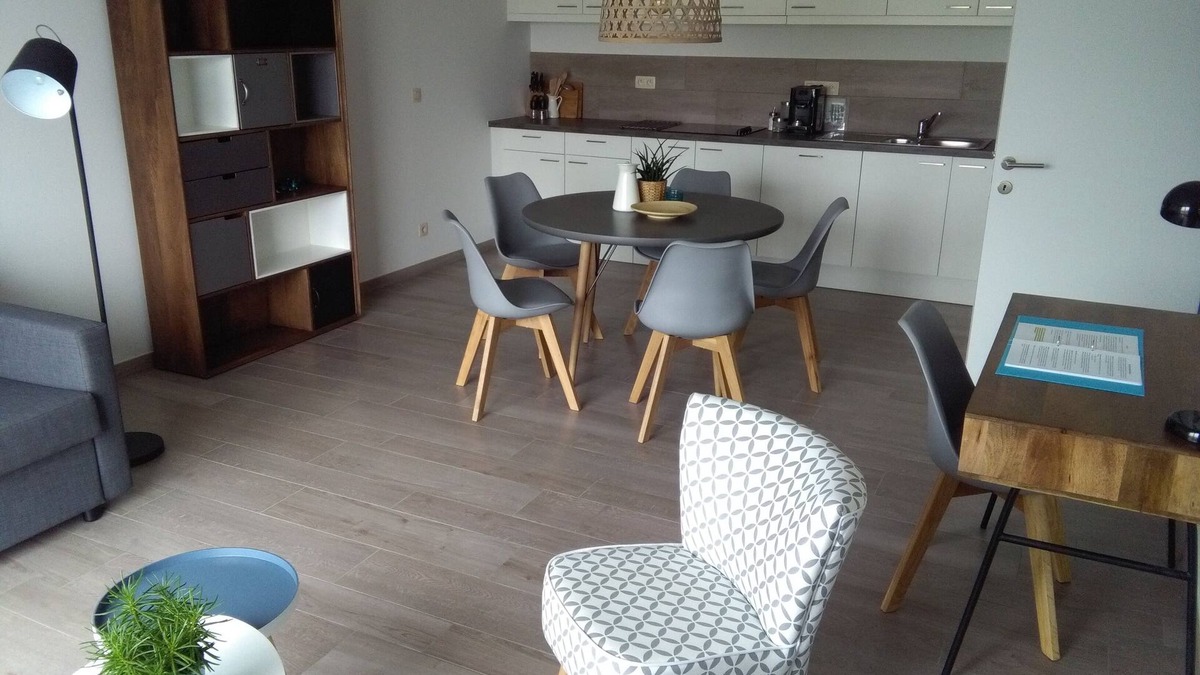 Lochristi Apartment | TWO BEDROOM APPT. TERRACE. HOTEL SERVICE. RESERVED PARKING FREE. 8 KLM FROM GHENT