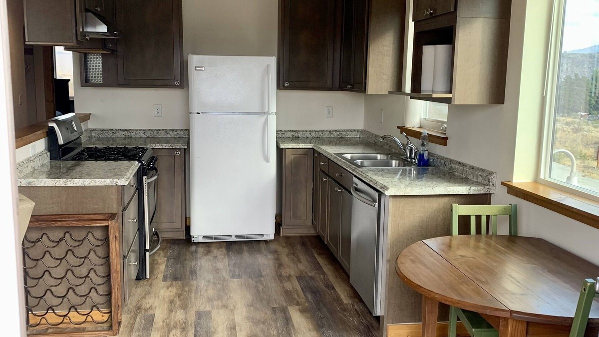 Pateros Apartment | Two Bedroom Apt. in Pateros- 18 mi to Chelan, 44 mi to Winthrop, River views!