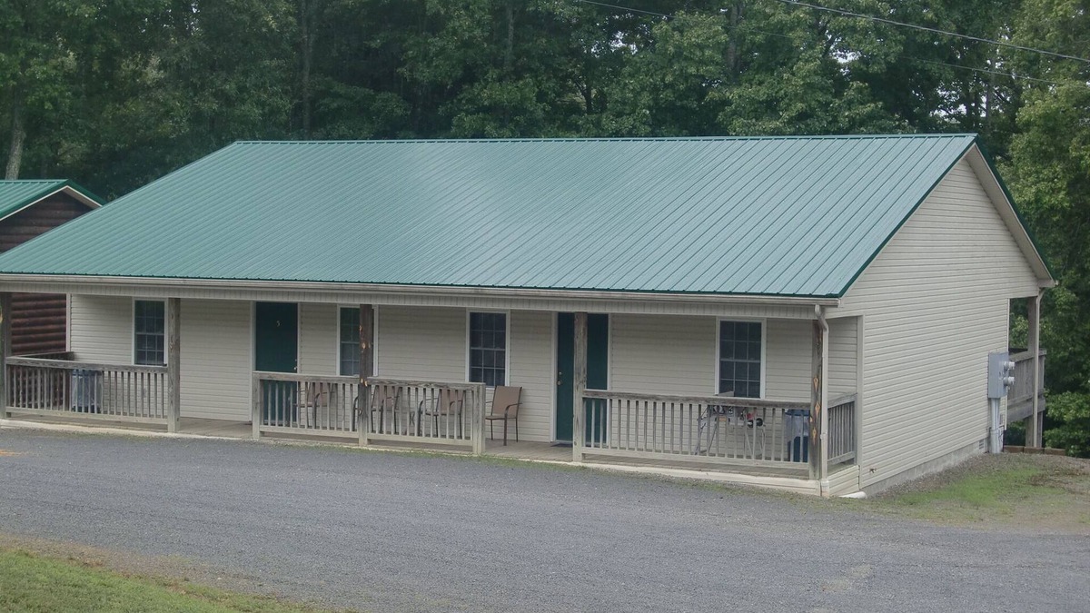 Russell Springs Cabin | Two-Bedroom Cabin @ LakePointe Resort - no cleaning fees!