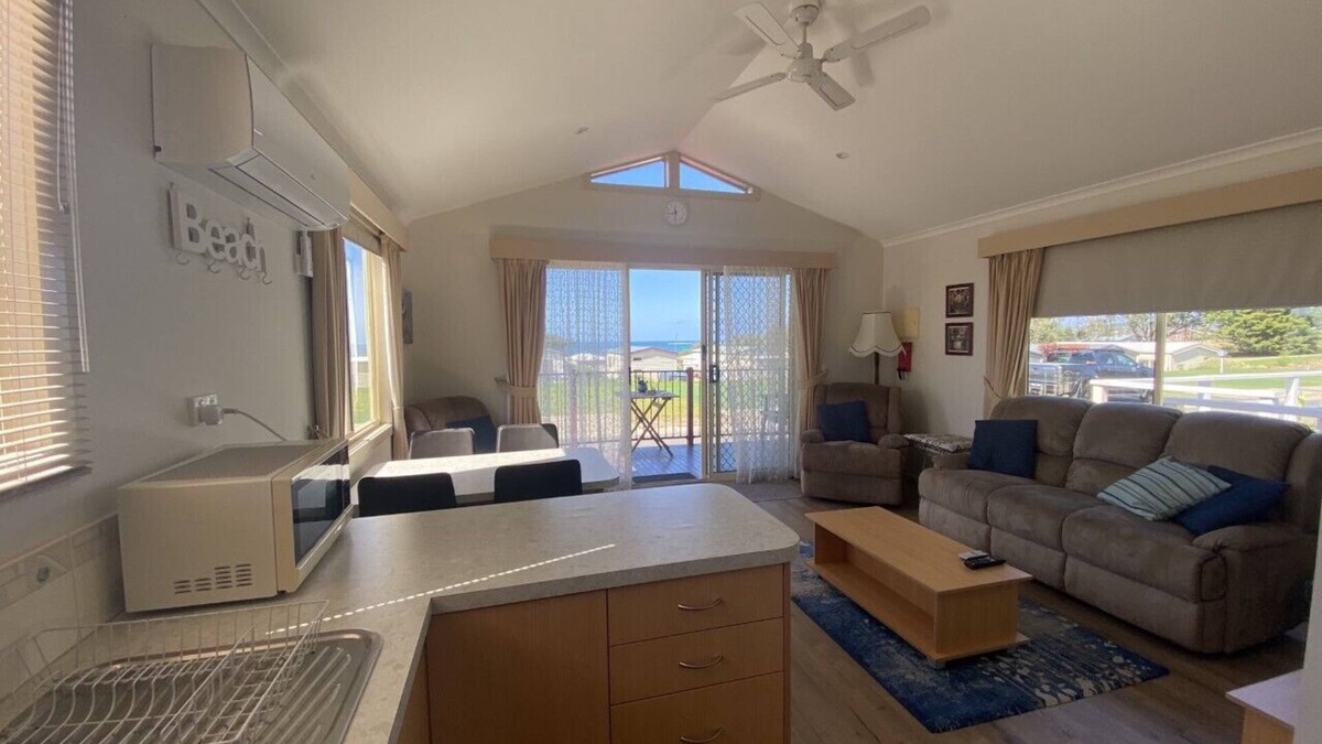 Apollo Bay Cabin | Two bedroom cabin in Apollo Bay's most popular Holiday Park