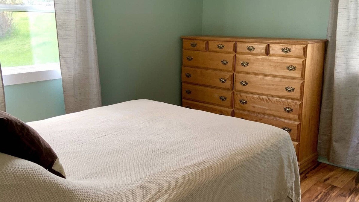 Hot Springs Cabin | Two bedroom cabin, private lake, pet friendly