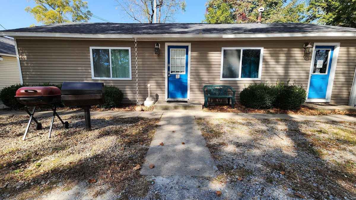 Monticello Cabin | Two Bedroom Cabin - "The Big One" - This spacious cabin gets it's name honestly! Cabin is 800 sq ft with two-bedrooms feature three (3) queen beds, one (1) full size bed, and two (2) futons allow for a max of twelve (12) people. Conveniently located
